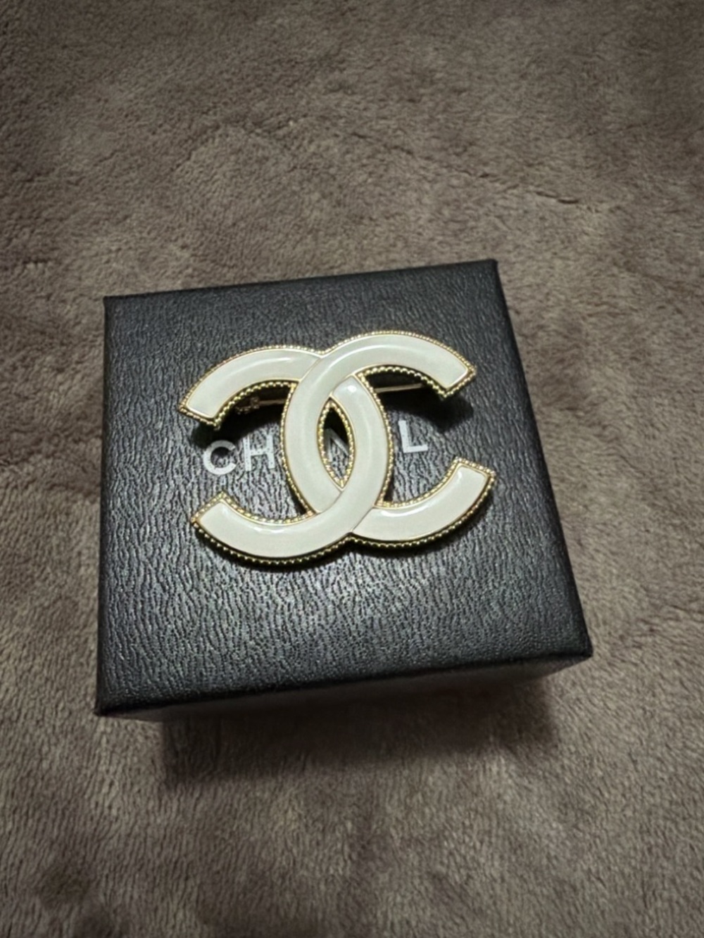 Chanel White  Brooch with Gold Trim - Picture 5 of 7